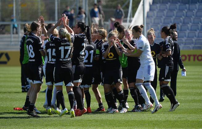 19.04.2015, xjhx, Fussball Champions League 1 2 Finale, 1.FFC Frankfurt - Broendby IF Kopenhagen, v.l. FFC Spieler jubeln jubelt nach Spielende.