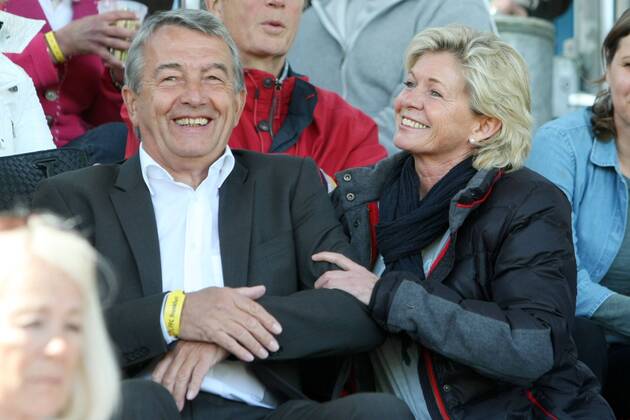 Halbfinale der UEFA Women s Champions League: 1. FFC Frankfurt gegen Bröndby IF am Sonntag (19.04.2015) im Stadion am Brentanobad in Frankfurt am Main. Ehrengäste auf der Tribüne: DFB-Präsident Wolfgang Niersbach, Bundestrainerin Silvia Neid.