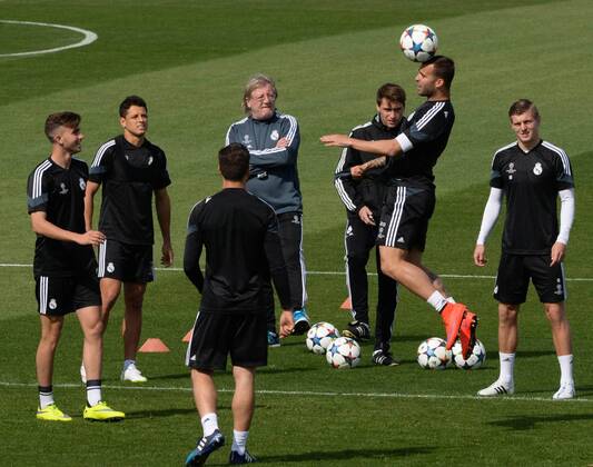 ESPANA, MADRID 21 APR: Jese, Toni Kroos, Chicharito training in Ciudad Deportiva Real Madrid (Valdebebas), for the next match Champions League 2014 15 Real Madrid VS Atletico de Madrid in stadium Santiago Bernabeu (Madrid). 21th april of 2015 (Madrid). (Isa Saiz Cordon Press). 