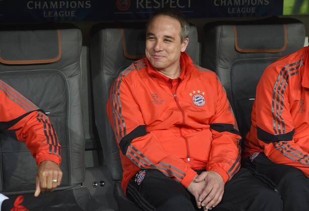 FUSSBALL CHAMPIONS LEAGUE SAISON 2014 2015 VIERTELFINALE RUECKSPIEL FC Bayern Muenchen - FC Porto 21.04.2015 Mannschaftsarzt Dr. Volker Braun (FC Bayern Muenchen) 