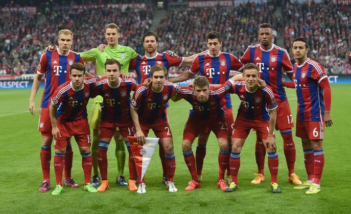 FUSSBALL CHAMPIONS LEAGUE SAISON 2014 2015 VIERTELFINALE RUECKSPIEL FC Bayern Muenchen - FC Porto 21.04.2015 Teamfoto FC Bayern Muenchen, hintere Reihe von links: Holger Badstuber, Torwart Manuel Neuer, Xabi Alonso, Robert Lewandowski, Jerome Boateng und Thiago Alcantara. Vordere Reihe von links: Juan Bernat, Mario Goetze, Tobias Schweinsteiger, Thomas Mueller, Rafinha 