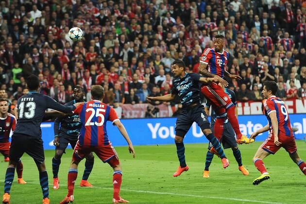 Fußball Champions League Viertelfinale Bayern München - FC Porto am 21.04.2015 in der Allianz Arena in München Kopfball zum 2:0 durch Jerome Boateng ( München )