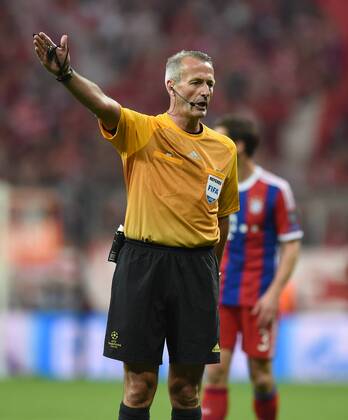 FUSSBALL CHAMPIONS LEAGUE SAISON 2014 2015 VIERTELFINALE RUECKSPIEL FC Bayern Muenchen - FC Porto 21.04.2015 Schiedsrichter Martin Aktinson 