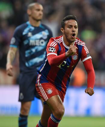 FUSSBALL CHAMPIONS LEAGUE SAISON 2014 2015 VIERTELFINALE RUECKSPIEL FC Bayern Muenchen - FC Porto 21.04.2015 Thiago Alcantara (FC Bayern Muenchen) bejubelt seinen Treffer zum 1:0 