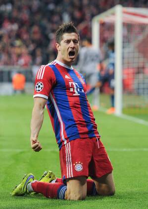 Jubel nach dem Tor zum 3-0: Torschuetze Robert LEWANDOWSKI (BAY) jubelt Fussball international UEFA Championsleague, Saison 2014 2015, Viertelfinale Rueckspiel: FC Bayern Muenchen - FC Porto in Muenchen, Deutschland am 21.04.2015,