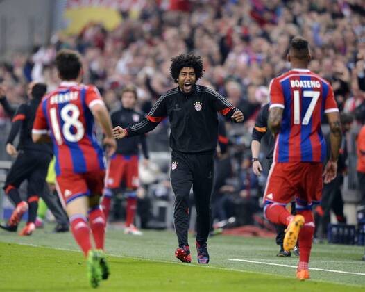 21.04.2015, Fussball Championsleague 2014 2015, Viertelfinale Rückspiel, FC Bayern München - FC Porto, in der Allianz-Arena München. Dante (Bayern München) jubelt als Ersatzspieler, 