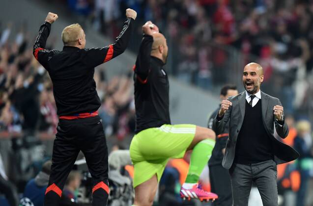 FUSSBALL CHAMPIONS LEAGUE SAISON 2014 2015 VIERTELFINALE RUECKSPIEL FC Bayern Muenchen - FC Porto 21.04.2015 JUBEL: Trainer Pep Guardiola (FC Bayern Muenchen) 
