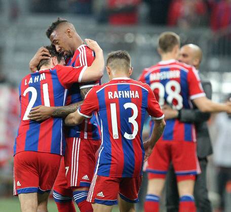 die Mannschaft freut sich ueber das Tor von Jerome Boateng 17 (FC Bayern Muenchen) , FC Bayern Muenchenvs. FC Porto, Fussball, Champions League, 21.04.2015 EP_ckt