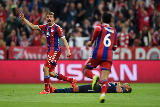 FUSSBALL CHAMPIONS LEAGUE SAISON 2014 2015 VIERTELFINALE RUECKSPIEL FC Bayern Muenchen - FC Porto 21.03.2015 Torjubel: Thomas Mueller (li) und Thiago Alcantara (re, beide FC Bayern Muenchen) 