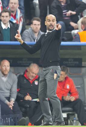 München, 21.04.2015, Allianz Arena Trainer Josep Pep Guardiola (FCB) mit geplatzter Hose FC Bayern München - FC Porto