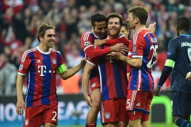 21.04.2015, xjhx, Fussball UEFA Champions League, FC Bayern Muenchen - FC Porto, v.l. Xabi Alonso (FC Bayern Muenchen) Goal scored, Tor zum 6:1