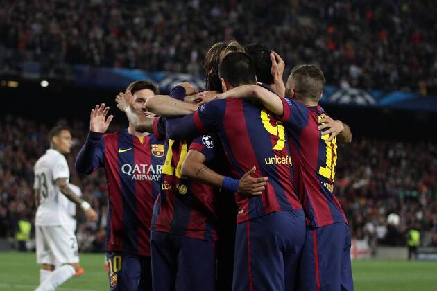 Aktuell FuÃŸball, Champions League, FC Barcelonas DoppeltorschÃ¼tze Neymar 21.04.2015. Nou Camp, Barcelona, Spain. UEFA Champions League quarter-final, second leg. Barcelona versus Paris St Germain. Neymar celebrates his first goal with Barcelonas players xAngelxBoludax  ActionPlus11614853