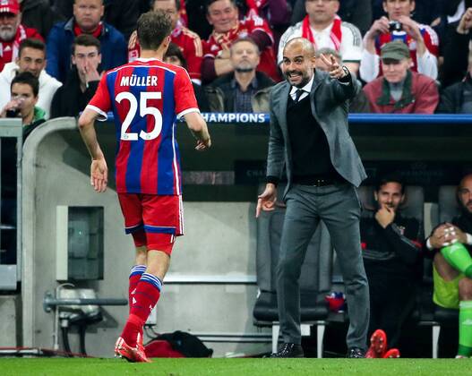 Bayern Munich s Thomas Mueller (L) speaks to head coach Josep Guardiola during their UEFA Champions League quarterfinal match against FC Porto in Munich, Germany, on April. 21, 2015. Bayern Munich won 6-1 and advanced to the semi-finals with 7:4 on aggregate. ) (SP)GERMANY-MUNICH-PORTO-FOOTBALL-CHAMPIONS LEAGUE PhilippexRuiz 