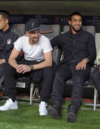 21.04.2015, Fussball Championsleague 2014 2015, Viertelfinale Rückspiel, FC Bayern München - FC Porto, in der Allianz-Arena München. v.l. Franck Ribery (München) und Mehdi Benatia (München) 