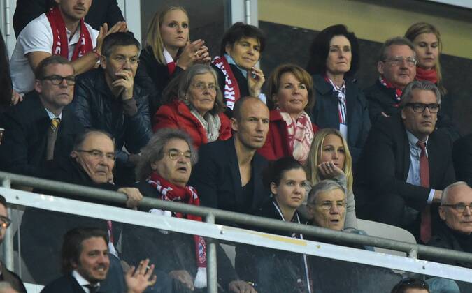 21.04.2015, Fussball, Saison 2014 15, Champions League, 2014 15, Viertelfinale, FC Bayern München - FC Porto 6:1 Arjen Robben (Bayern Muenchen), mi., mit Ehefrau, dahinter Susi Hoeness