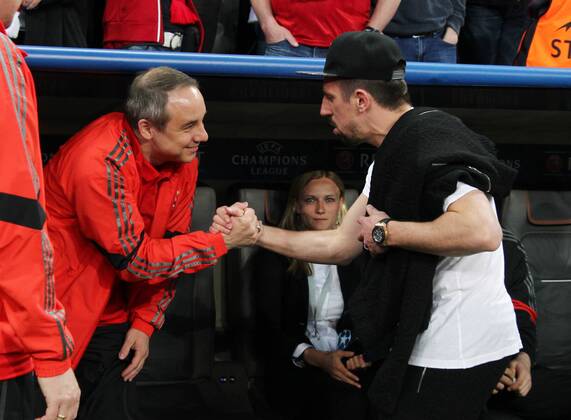 Mannschaftsarzt Dr. Volker Braun, Franck Ribery Fußball Fussball UEFA Championsleague Herren Viertelfinale Rückspiel Saison 2014 2015 21.04.2015 FC Bayern München vs. FC Porto