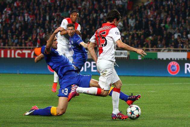 Aktuell Fußball, Champions League, AS Monaco - Juventus Turin April 22, 2015 - Montecarlo, Monaco - Juventus defender Giorgio Chiellini (3) tackles Monaco midfielder Bernardo Silva (15) during the Uefa Champions League quarter final football match JUVENTUS - MONACO on 22 04 15 at the Stade Louise II in Montecarlo, Monaco. Copyright 2015 Matteo Bottanelli Monaco vs Juventus  - ZUMAn230