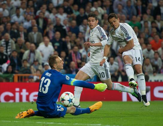 Real Madrid Forward, Javier Chicharito Hernandez, number 14 . Real Madrid Midfielder, James Rodriguez, number 10. Atletico de Madrid Goalkeeper, Jan Oblak, number 13. Round 1 4 of the CHAMPIONS league, soccer match between Real Madrid - Atletico de Madrid at the Santiago Bernabeu estadium, Madrid - Spain by April 22, 2015. PHOTOxGregorioxLopez. 