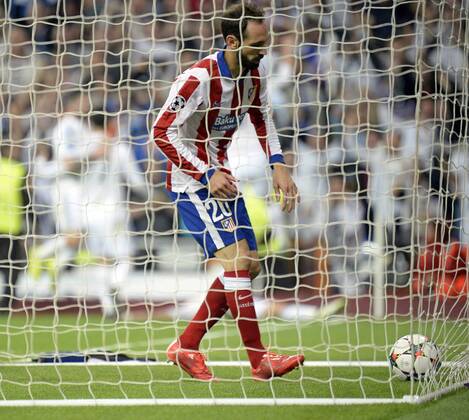v.li.: Juanfran (Atletico Madrid) enttäuscht schauend, Enttäuschung, disappointed nach Gegentor 1:0 , Fussball, UEFA Champions League, Real Madrid - Atletico Madrid,  xjgx