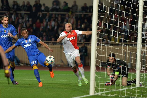 Aktuell Fußball, Champions League, AS Monaco - Juventus Turin Patrice Evra (juv) - Aymen Abdennour (mon) - Gianluigi Buffon (juv) Champions League 2014 2015 AS Monaco FC - Juventus Turin AnthonyBIBARD FEPx 