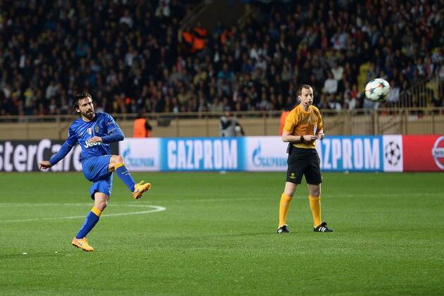 Aktuell Fußball, Champions League, AS Monaco - Juventus Turin Champions League 2014 2015 AS Monaco FC - Juventus Turin Andrea Pirlo traversa 