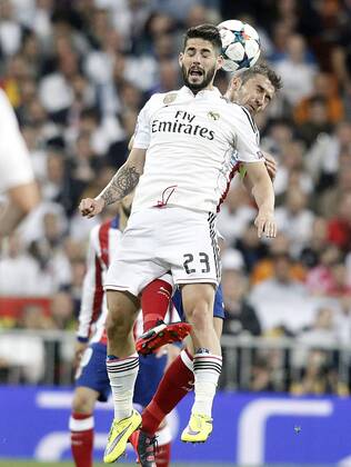 Aktuell Fußball, Champions League, Real Madrid - Atletico Madrid Real Madrid s Isco (f) and Atletico de Madrid s Gabi Fernandez during Champions League 2014 2015 Quarter-finals 2nd leg match.April 22,2015.  (2015042263)