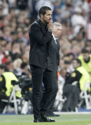 Aktuell Fußball, Champions League, Real Madrid - Atletico Madrid Real Madrid s Pepe (r) and Atletico de Madrid s coach Diego Pablo Cholo Simeone during Champions League 2014 2015 Quarter-finals 2nd leg match.April 22,2015.  (2015042282)