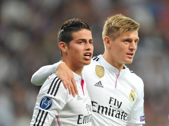 22.04.2015, Fussball UEFA Champions League, Real Madrid - Atletico Madrid, v.l. James Rodriguez (Real Madrid) - Toni Kroos (Real Madrid)