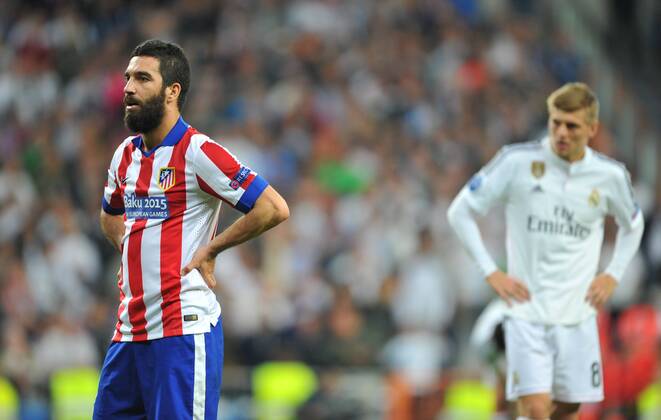 22.04.2015, Fussball UEFA Champions League, Real Madrid - Atletico Madrid, v.l. Arda Turan (Atl. Madrid) - Toni Kroos (Real Madrid)