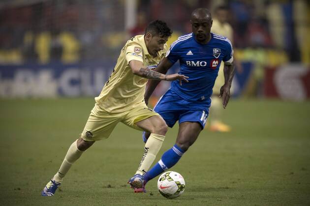 Aktuell Fußball, CONCACAF Champions League, Final-Hinspiel, CF America - Montreal Impact (150423) -- MEXICO CITY, April 22, 2015 -- America s Rubens Sambueza (L) vies for the ball with Montreal Impact s Nigel Reo-coker during the first leg final match of the Confederation of North, Central American and Caribbean Association Football (CONCACAF) Champions League, held in Azteca Stadium, in Mexico City, capital of Mexico, on April 22, 2015. Alejandro Ayala) (jp) (xyf) (SP)MEXICO-MEXICO CITY-SOCCER-AMERICA VS MONTREAL IMPACT e AlejandroxAyala