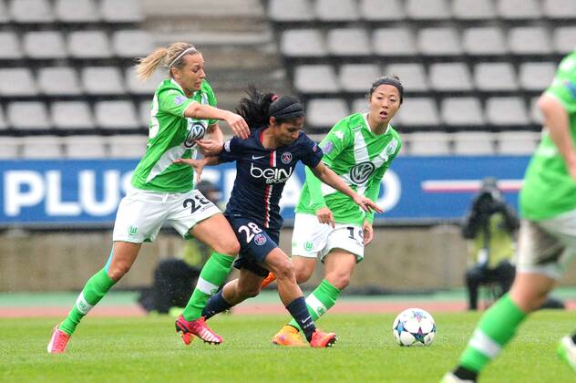 Aktuell Frauenfußball, Champions League, Halbfinale, Paris St. Germain - VfL Wolfsburg Shirley CRUZ TRANA (psg) - Lena Goessling (wol) - Yuki Ogimi (wol) FOOTBALL FEMININ : Psg vs Wolfsburg - Ligue des Champions - 26 04 2015 FEP Panoramic 