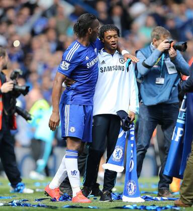 Chelsea s Didier Drogba consoles Juan Cuadrado after he was substituted at half time Barclays Premier League - Chelsea vs Crystal Palace - Stamford Bridge - England - 3rd May 2015 - Picture David Klein Sportimage EDITORIAL USE ONLY. No use with unauthorised audio, video, data, fixture lists, club league logos or live services. Online in-match use limited to 120 images, no video emulation. No use in betting, games or single club league player publications.