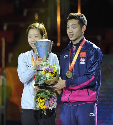 China s Xu Xin, right, and South Korea s Yang Ha-eun, left, hold their champion trophy after defeating Japan s Maharu Yoshimura and Kasumi Ishikawa during the Mixed Doubles final match of the 2015 Table tennis Tischtennis World Championships in Suzhou city, east China s Jiangsu province, 1 May 2015. China s Xu Xin and Yang Ha-eun of South Korea have teamed up to become the first cross-border partnership to win the world mixed doubles table tennis championship for 61 years. The pair beat Japan s Kasumi Ishikawa and Maharu Yoshimura 4-0 at the world championships on Friday (1 May 2015), becoming the first mixed nationality winners of the title since Czechoslovakia s Ivan Andreadis and Hungarian Gizella Gervai at Wembley in 1954. Xu, Yang end six decade drought for cross border pairs  pbu267920_04