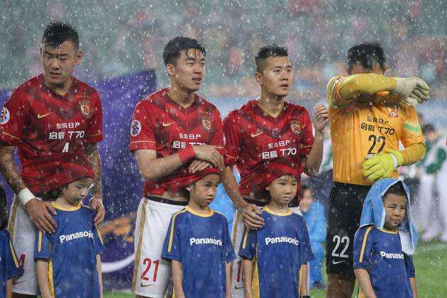 GUANGZHOU, CHINA - MAY 05: (CHINA OUT) Guangzhou Evergrande players line up prior to the AFC Asian Champions League Group H match between Guangzhou Evergrande and Western Sydney Wanderers at Tianhe Sports Center on May 5, 2015 in Guangzhou, China.  CFP467029081 