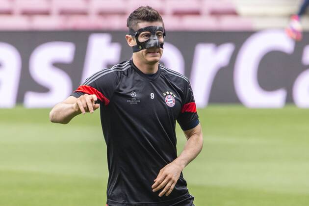 BARCELONA, SPAIN - MARCH 5: Robert Lewandowski of Bayern Munchen during the last training ahead of their UEFA Champions League Semi finals first leg match against FC Barcelona Barca at the Camp Nou stadium on March 5, 2015 in Barcelona, Spain. (Photo by Mikel Trigueros Urbanandsport Cordon Press) 
