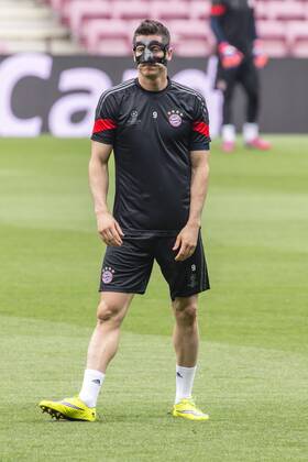 BARCELONA, SPAIN - MARCH 5: Robert Lewandowski of Bayern Munchen during the last training ahead of their UEFA Champions League Semi finals first leg match against FC Barcelona Barca at the Camp Nou stadium on March 5, 2015 in Barcelona, Spain. (Photo by Mikel Trigueros Urbanandsport Cordon Press) 