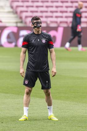 BARCELONA, SPAIN - MARCH 5: Robert Lewandowski of Bayern Munchen during the last training ahead of their UEFA Champions League Semi finals first leg match against FC Barcelona Barca at the Camp Nou stadium on March 5, 2015 in Barcelona, Spain. (Photo by Mikel Trigueros Urbanandsport Cordon Press) 