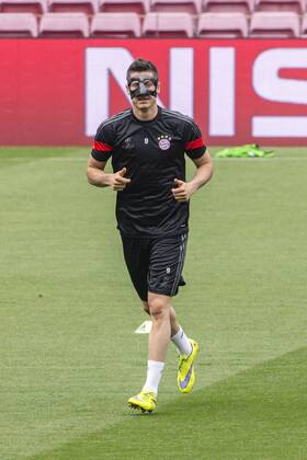 BARCELONA, SPAIN - MARCH 5: Robert Lewandowski of Bayern Munchen during the last training ahead of their UEFA Champions League Semi finals first leg match against FC Barcelona Barca at the Camp Nou stadium on March 5, 2015 in Barcelona, Spain. (Photo by Mikel Trigueros Urbanandsport Cordon Press) 
