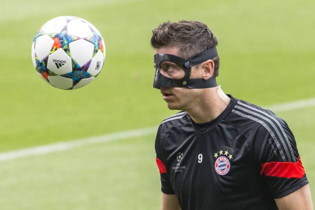 BARCELONA, SPAIN - MARCH 5: Robert Lewandowski of Bayern Munchen during the last training ahead of their UEFA Champions League Semi finals first leg match against FC Barcelona Barca at the Camp Nou stadium on March 5, 2015 in Barcelona, Spain. (Photo by Mikel Trigueros Urbanandsport Cordon Press) 