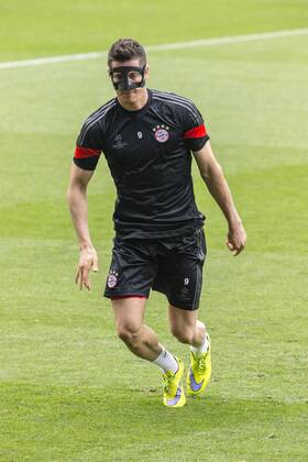 BARCELONA, SPAIN - MARCH 5: Robert Lewandowski of Bayern Munchen during the last training ahead of their UEFA Champions League Semi finals first leg match against FC Barcelona Barca at the Camp Nou stadium on March 5, 2015 in Barcelona, Spain. (Photo by Mikel Trigueros Urbanandsport Cordon Press) 