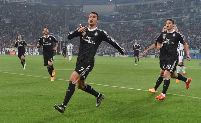 FUSSBALL CHAMPIONS LEAGUE SAISON 2014 2015 HALBFINALE HINSPIEL Juventus Turin - Real Madrid 05.05.2015 JUBEL Cristiano Ronaldo (li, Real Madrid) nach seinem Tor zum 1-1 Ausgleich, James Rodriguez (re, Real Madrid) 