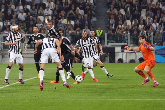 Juventus Fernando Llorente goes close with a late header - Juventus vs. Real Madrid - UEFA Champion s League - Semi Final First Leg - Juventus Stadium - Turin - 05 05 2015 Pic Philip Oldham Sportimage EDITORIAL USE ONLY. No use with unauthorised audio, video, data, fixture lists, club league logos or live services. Online in-match use limited to 120 images, no video emulation. No use in betting, games or single club league player publications.
