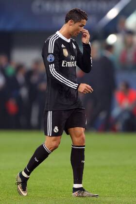 Cristiano Ronaldo of Real Madrid looks dejected - Juventus vs. Real Madrid - UEFA Champion s League - Semi Final First Leg - Juventus Stadium - Turin - 05 05 2015 Pic Philip Oldham Sportimage EDITORIAL USE ONLY. No use with unauthorised audio, video, data, fixture lists, club league logos or live services. Online in-match use limited to 120 images, no video emulation. No use in betting, games or single club league player publications.