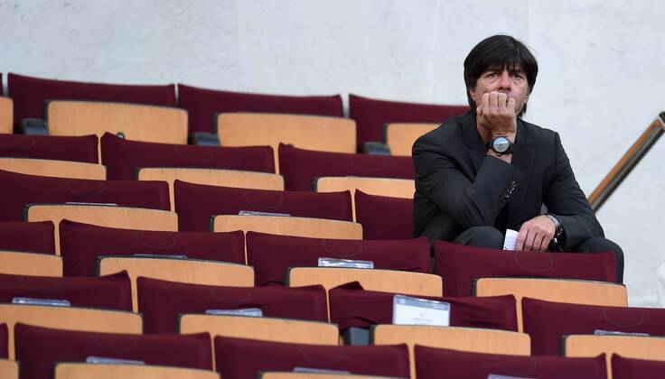 FUSSBALL CHAMPIONS LEAGUE SAISON 2014 2015 HALBFINALE HINSPIEL FC Barcelona Barca - FC Bayern Muenchen 06.05.2015 Bundestrainer Joachim Loew (Deutschland) zu Gast auf der Ehrentribuene 