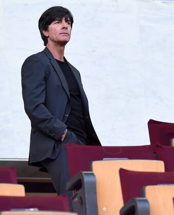 FUSSBALL CHAMPIONS LEAGUE SAISON 2014 2015 HALBFINALE HINSPIEL FC Barcelona Barca - FC Bayern Muenchen 06.05.2015 Bundestrainer Joachim Loew (Deutschland) zu Gast auf der Ehrentribuene 