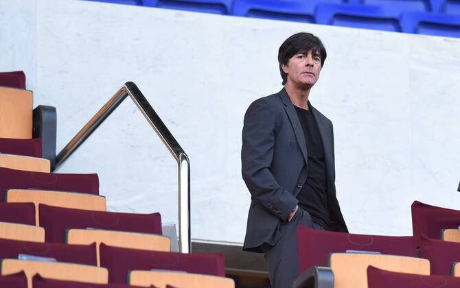 FUSSBALL CHAMPIONS LEAGUE SAISON 2014 2015 HALBFINALE HINSPIEL FC Barcelona Barca - FC Bayern Muenchen 06.05.2015 Bundestrainer Joachim Loew (Deutschland) zu Gast auf der Ehrentribuene 