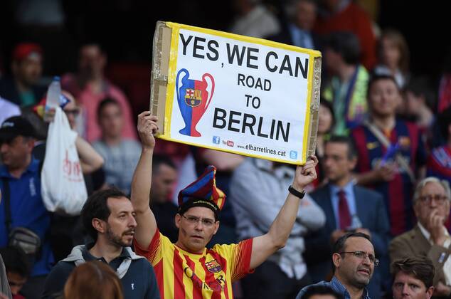 FUSSBALL CHAMPIONS LEAGUE SAISON 2014 2015 HALBFINALE HINSPIEL FC Barcelona Barca - FC Bayern Muenchen 06.05.2015 YES, WE CAN - ROAD TO BERLIN: Fan vom FC Barcelona sieht sich schon im Finale 