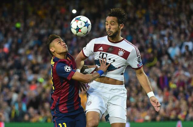 06.05.2015, xjhx, Fussball Champions League, FC Barcelona Barca - FC Bayern Muenchen, v.l. Neymar (FC Barcelona), Medhi Benatia (FC Bayern Muenchen) Kopfball, Kopfballduell