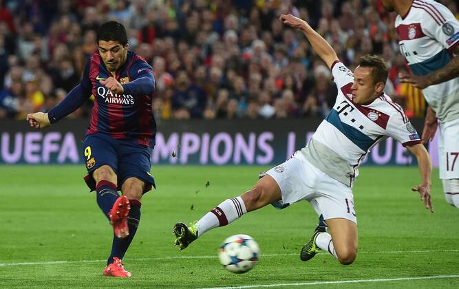 06.05.2015, xjhx, Fussball Champions League, FC Barcelona Barca - FC Bayern Muenchen, v.l. Luis Suarez (FC Barcelona), Rafinha (FC Bayern Muenchen)