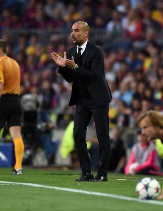 FUSSBALL CHAMPIONS LEAGUE SAISON 2014 2015 HALBFINALE HINSPIEL FC Barcelona Barca - FC Bayern Muenchen 06.05.2015 Trainer Pep Guardiola (FC Bayern Muenchen) engagiert an der Seitenlinie 